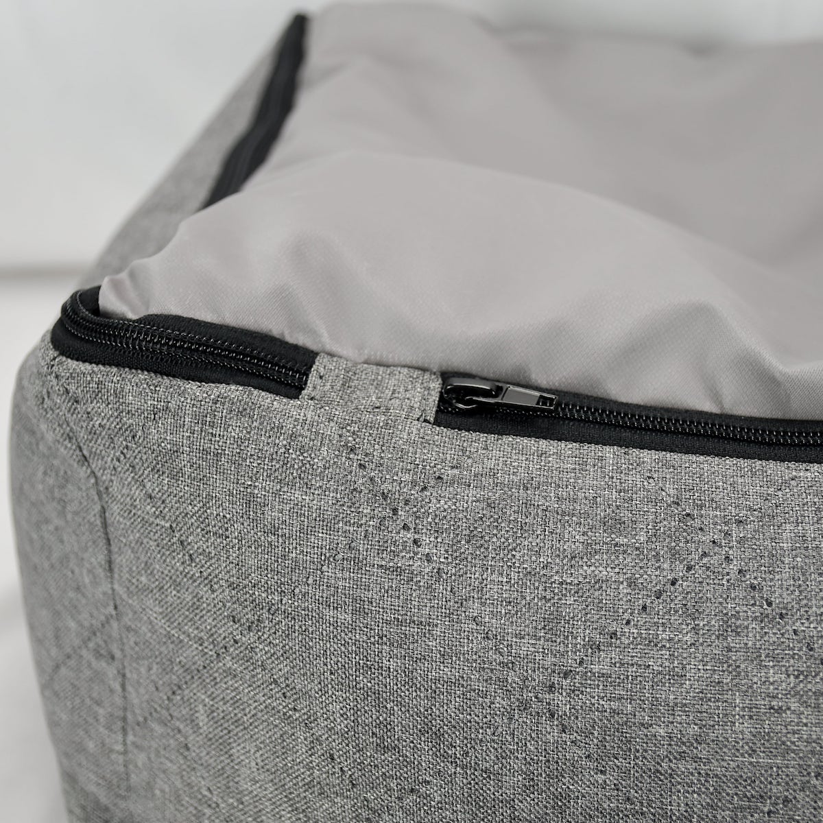 Sleepy Fox® luxury dog and cat cave dog cave bed  has a removable bed cover for easy washing. Highest quality.