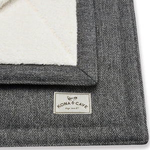 KONA CAVE® Luxury Pet, Furniture and Family Blankets. Thick and warm. Ralph Lauren Style blankets. 